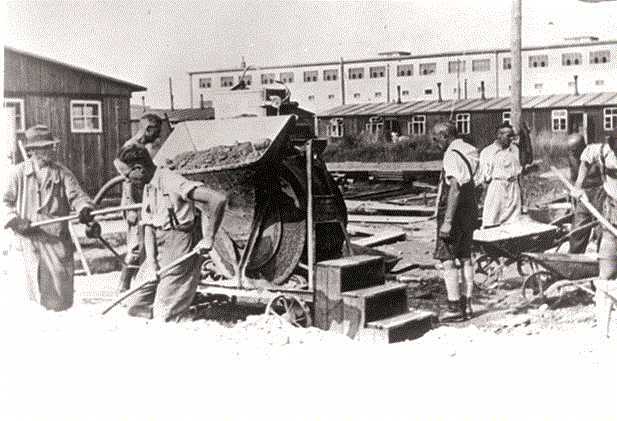 Münchner Juden bauen 1940 das Barackenlager in Milbertshofen. Ab dem Frühjahr 1943 von BMW als Fremdarbeiterlager für verheiratete Fremdarbeiter genutzt, die vorher im Harthof wohnten.